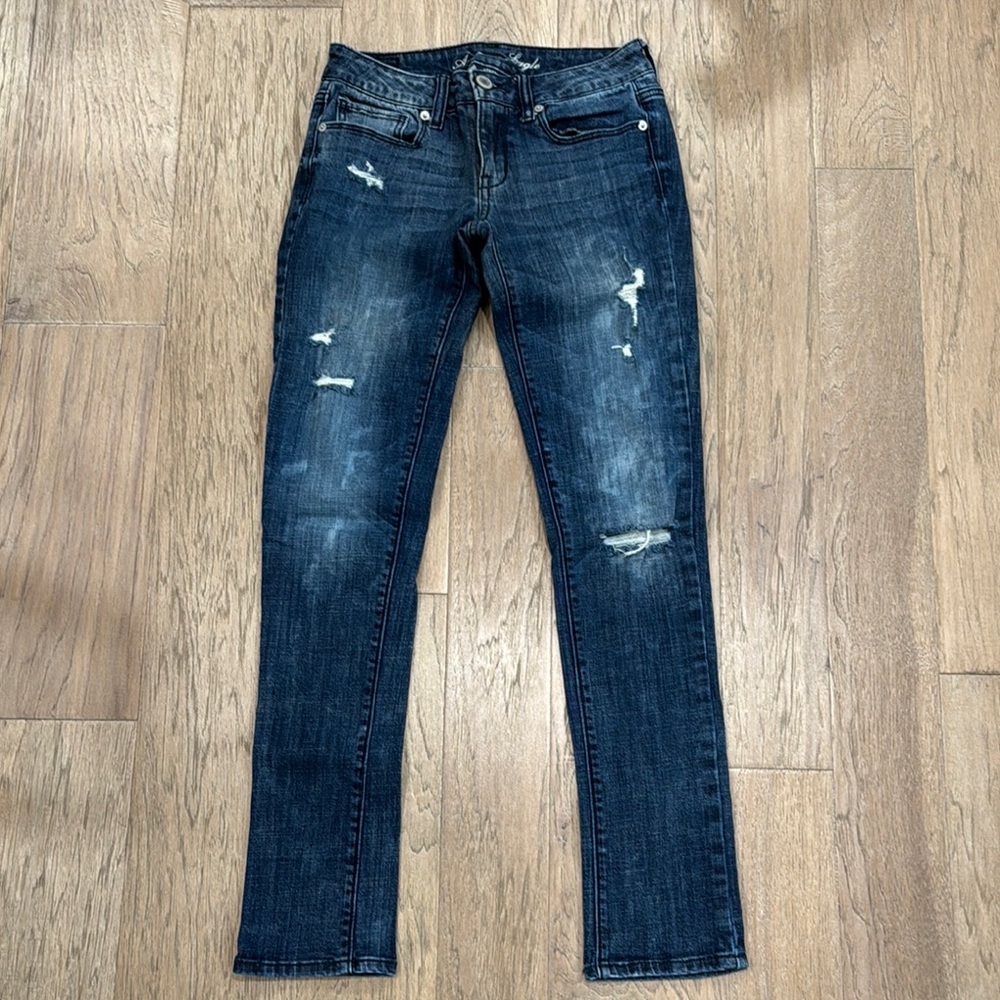 EUC American Eagle Outfitters Blue Skinny Straight Jeans Distressed Size 2